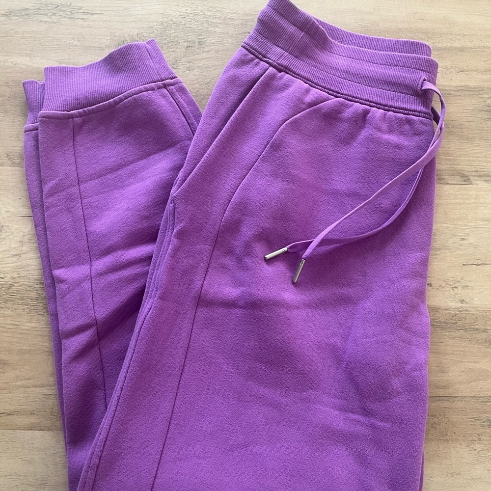 Lululemon women’s scuba jogger pant, purple, 6